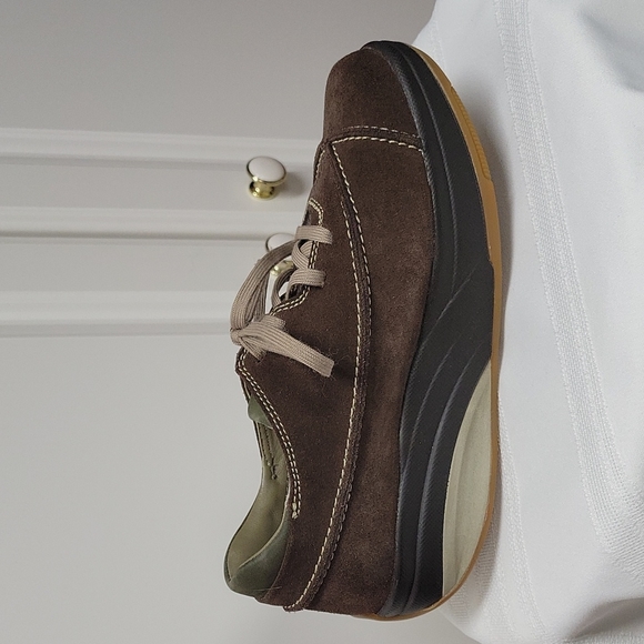 MBT Shoes - MBT "BARBARA" BROWN SUEDE LEATHER WALKING SHOES, SZ 7.5